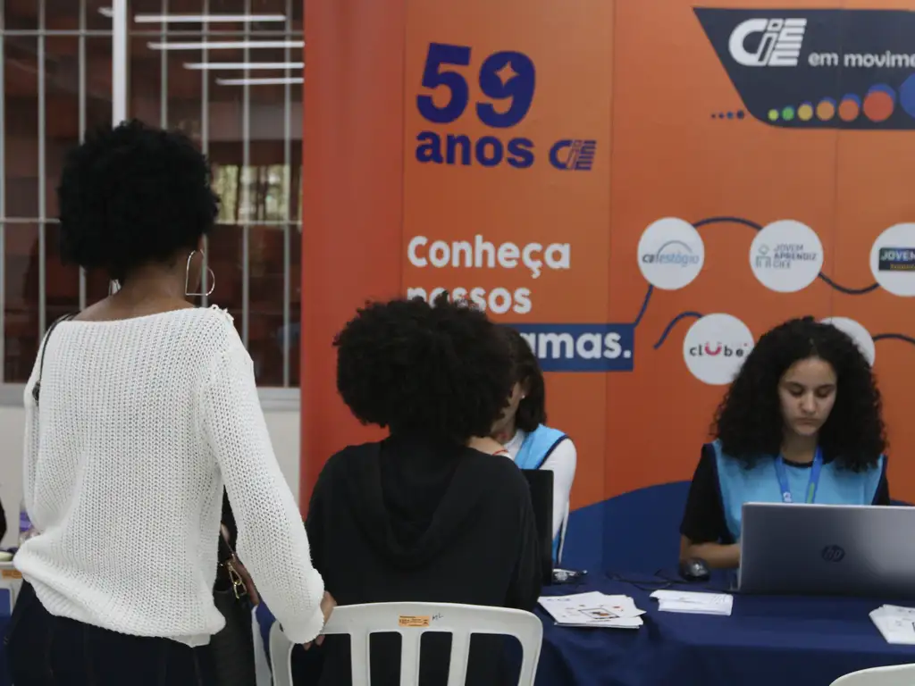 Atendimento de pessoas desempregadas a procura de uma vaga durante o Mutirão Nacional do Emprego da UGT, uma parceria com o Ministério do Trabalho e Emprego, Governo do Estado de São Paulo, prefeitura e sindicatos filiados à União Geral dos Trabalhadores - UGT, na sede do sindicato dos Comerciários, região central da capital paulista. Foto: Rovena Rosa/Agência Brasil