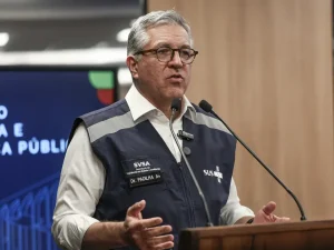 Brasília (DF), 30/09/2025 – O ministro Alexandre Padilha (Saúde), durante entrevista para falar sobre os casos de bebidas alcoólicas adulteradas com metanol, agora concentradas no estado de São Paulo, devem transcender os limites do estado. Foto: José Cruz/Agência Brasil